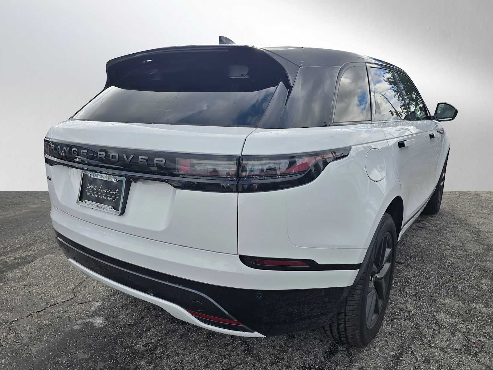 2026 Land Rover Range Rover Velar Dynamic SE