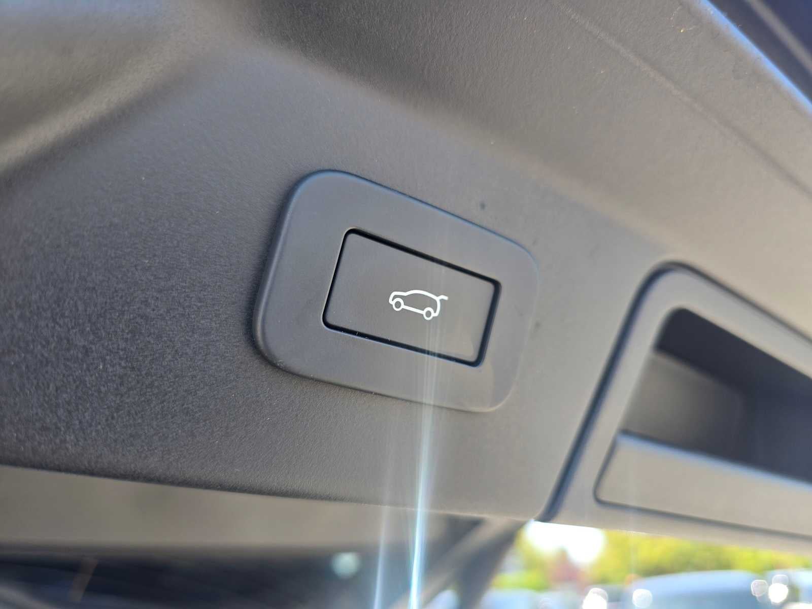 2026 Land Rover Range Rover Velar Dynamic SE