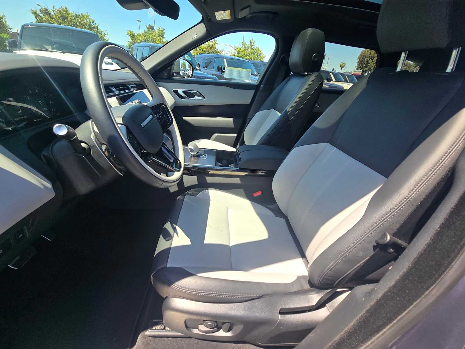 2026 Land Rover Range Rover Velar Dynamic SE