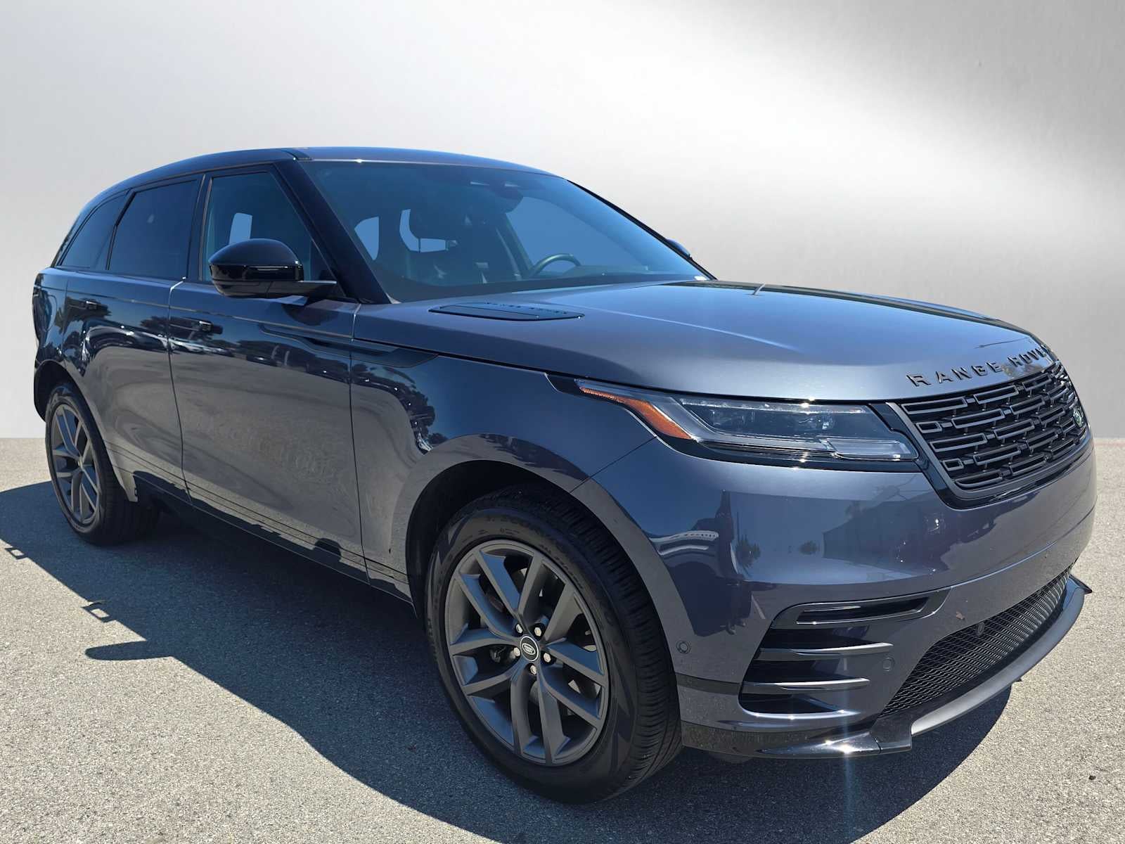 2026 Land Rover Range Rover Velar Dynamic SE
