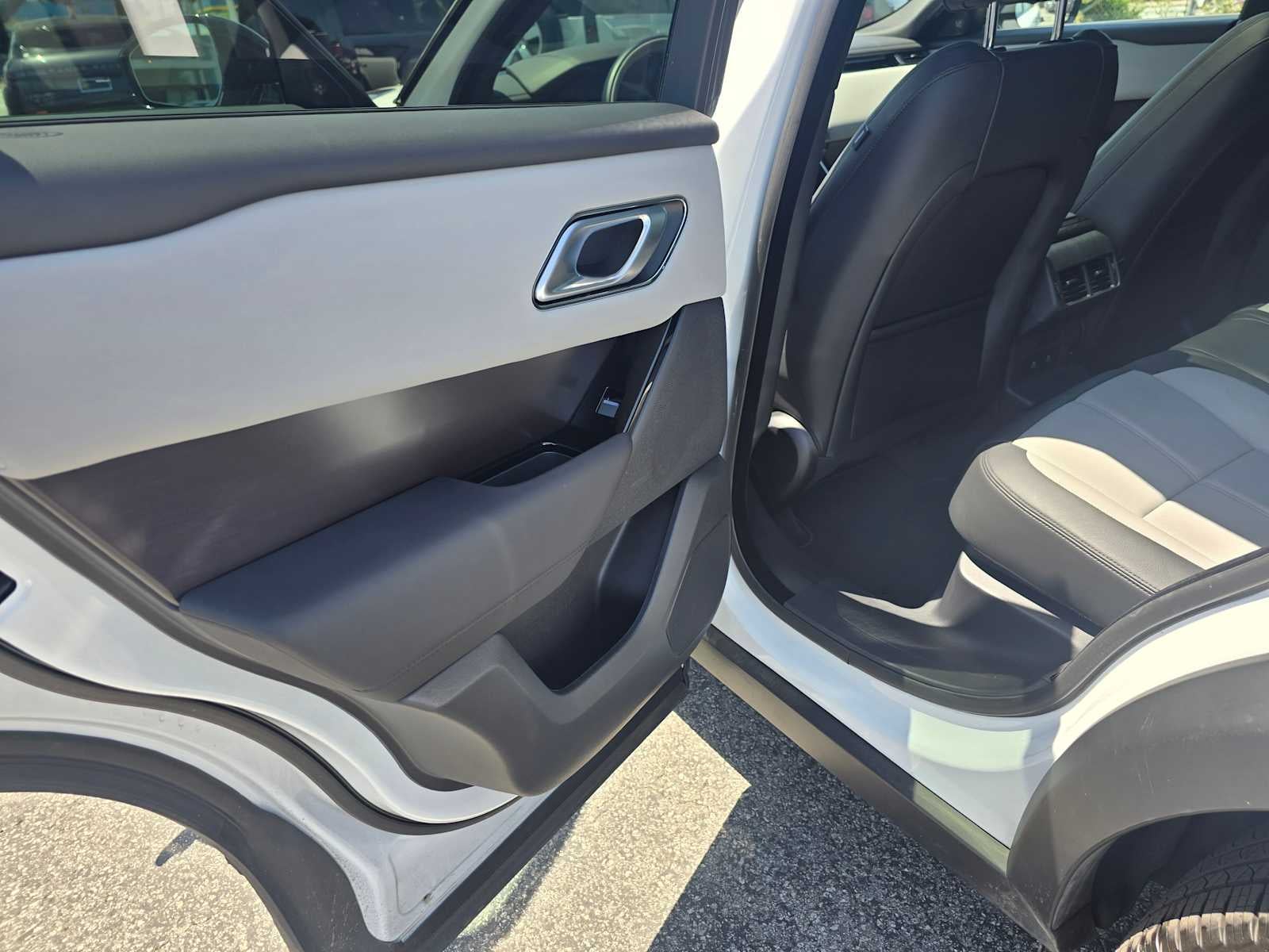 2026 Land Rover Range Rover Velar Dynamic SE