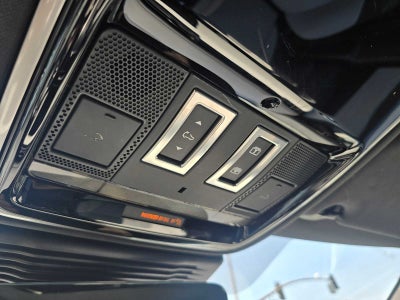 2026 Land Rover Range Rover Velar Dynamic SE