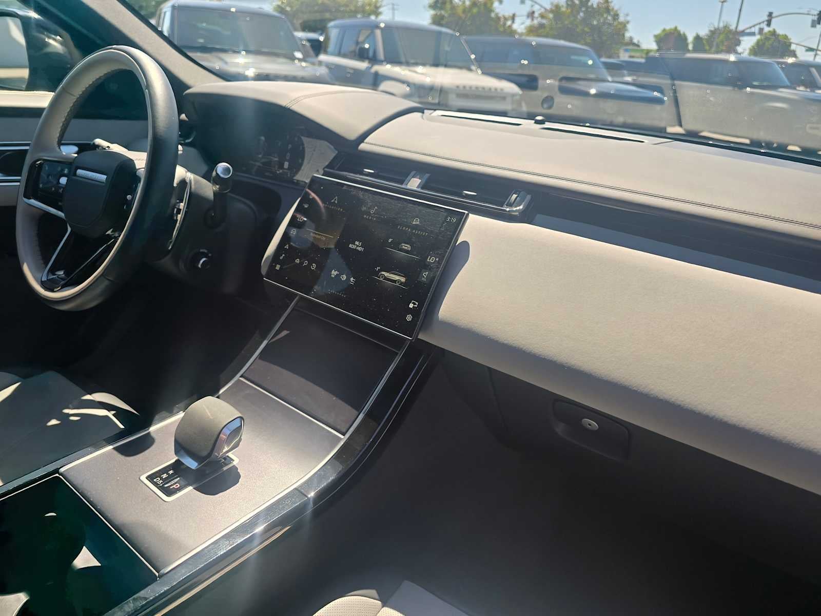 2026 Land Rover Range Rover Velar Dynamic SE