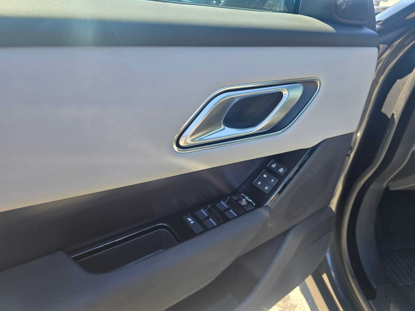 2026 Land Rover Range Rover Velar Dynamic SE