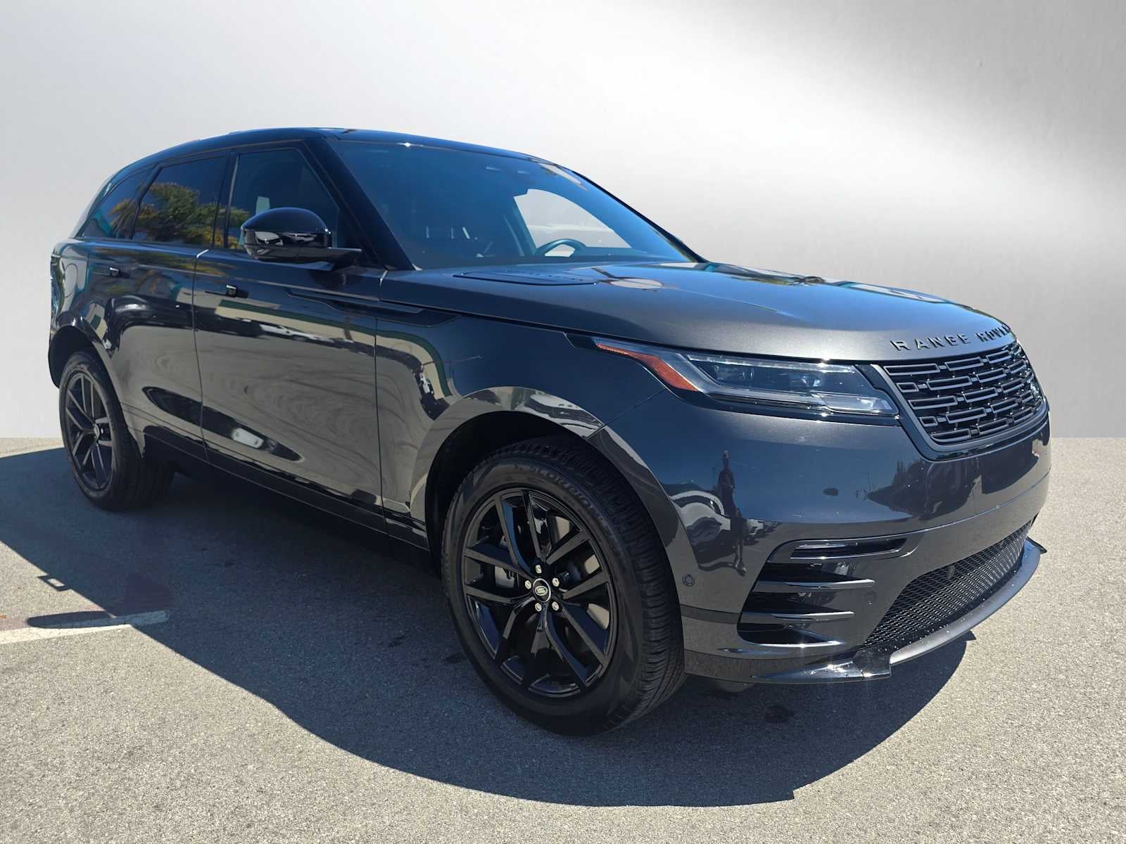 2026 Land Rover Range Rover Velar Dynamic SE