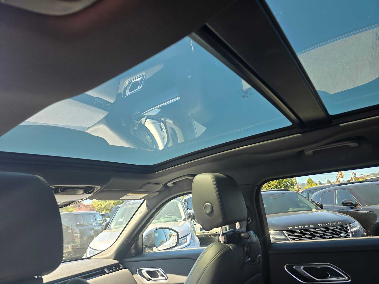 2025 Land Rover Range Rover Velar Dynamic SE