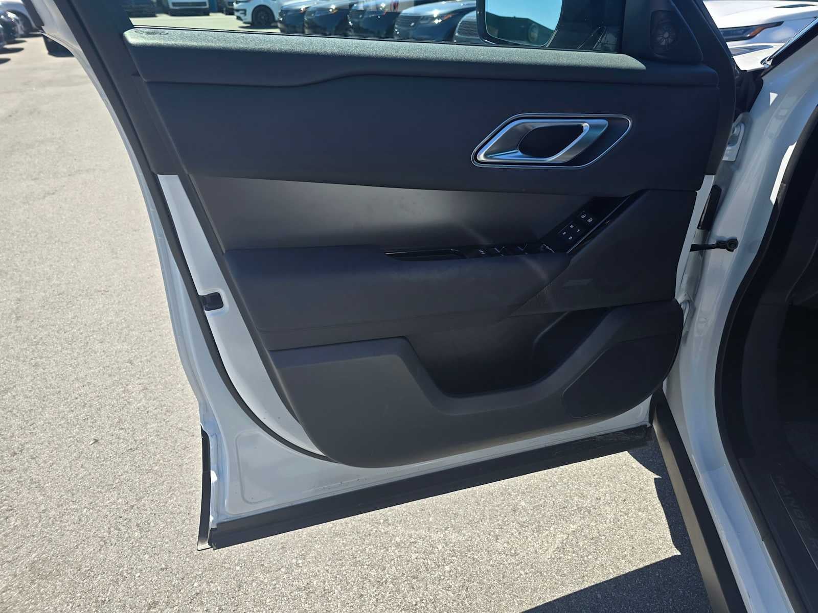 2025 Land Rover Range Rover Velar Dynamic SE