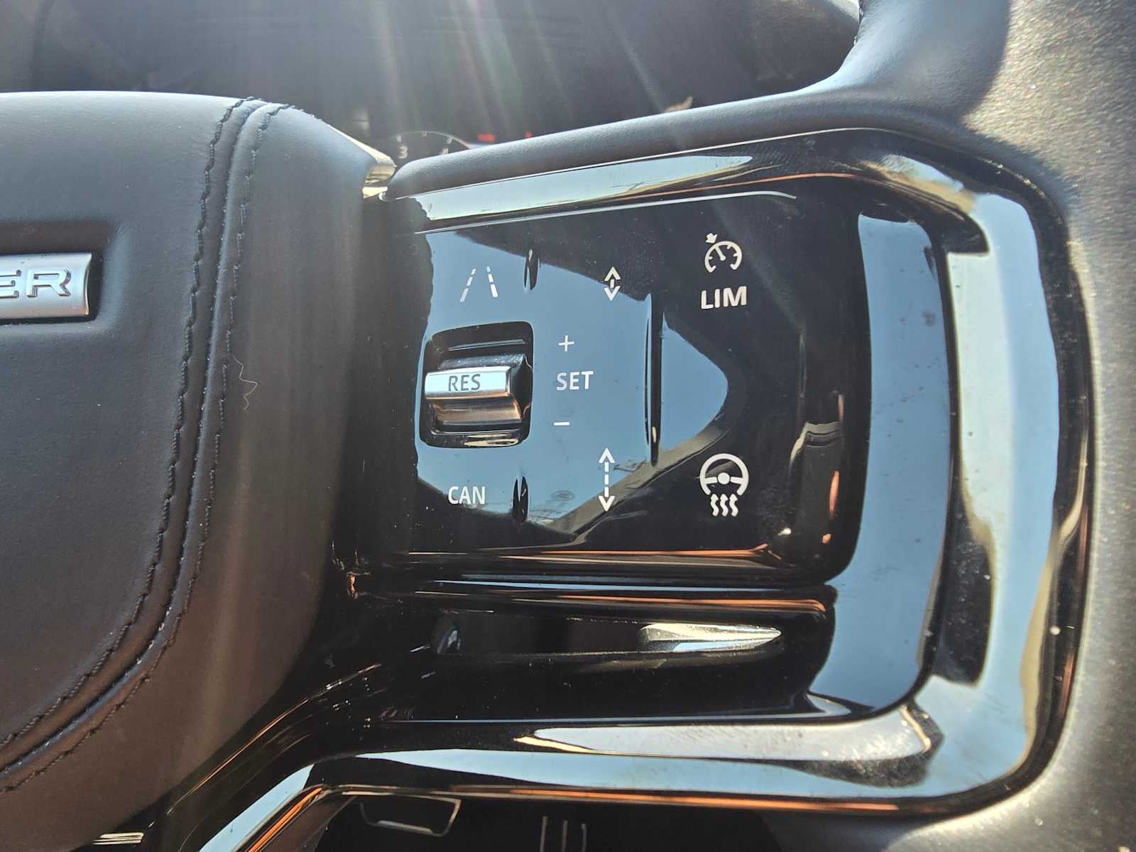 2025 Land Rover Range Rover Velar Dynamic SE