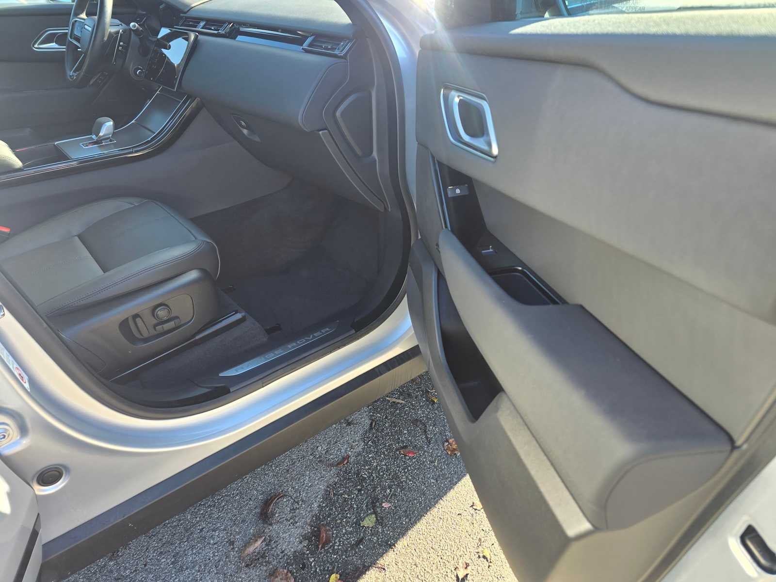 2025 Land Rover Range Rover Velar Dynamic SE