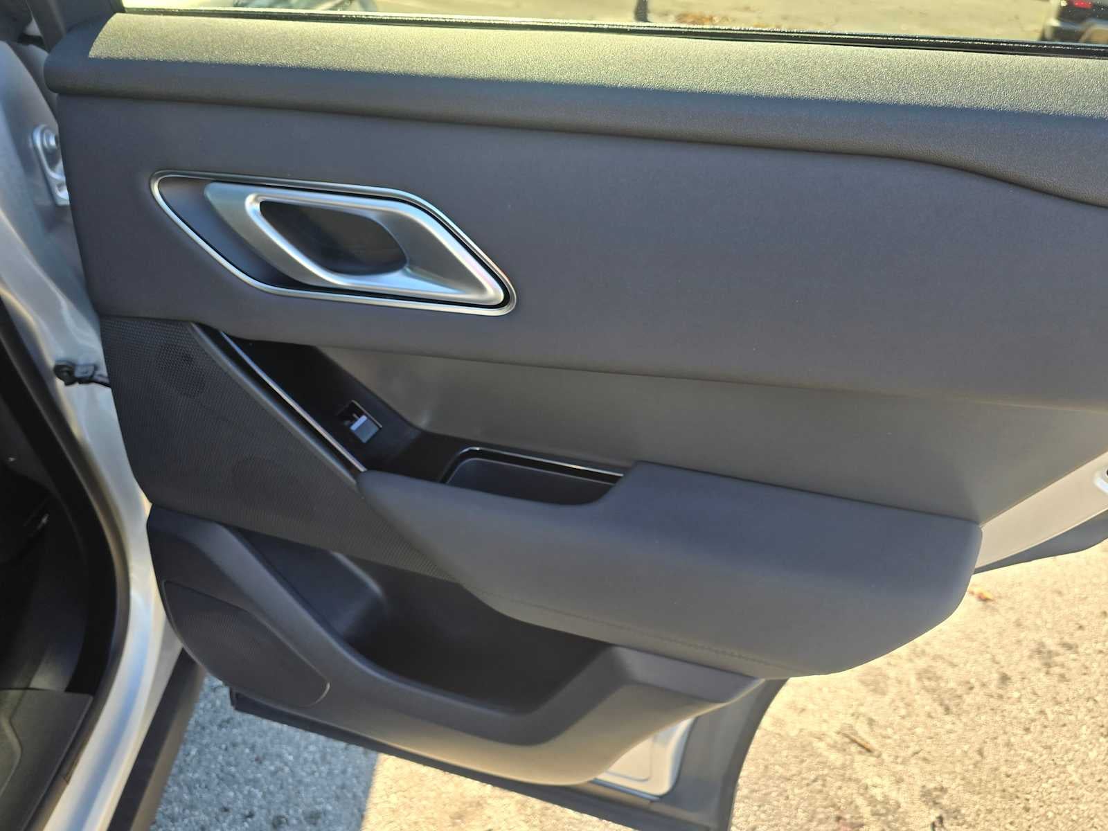 2025 Land Rover Range Rover Velar Dynamic SE