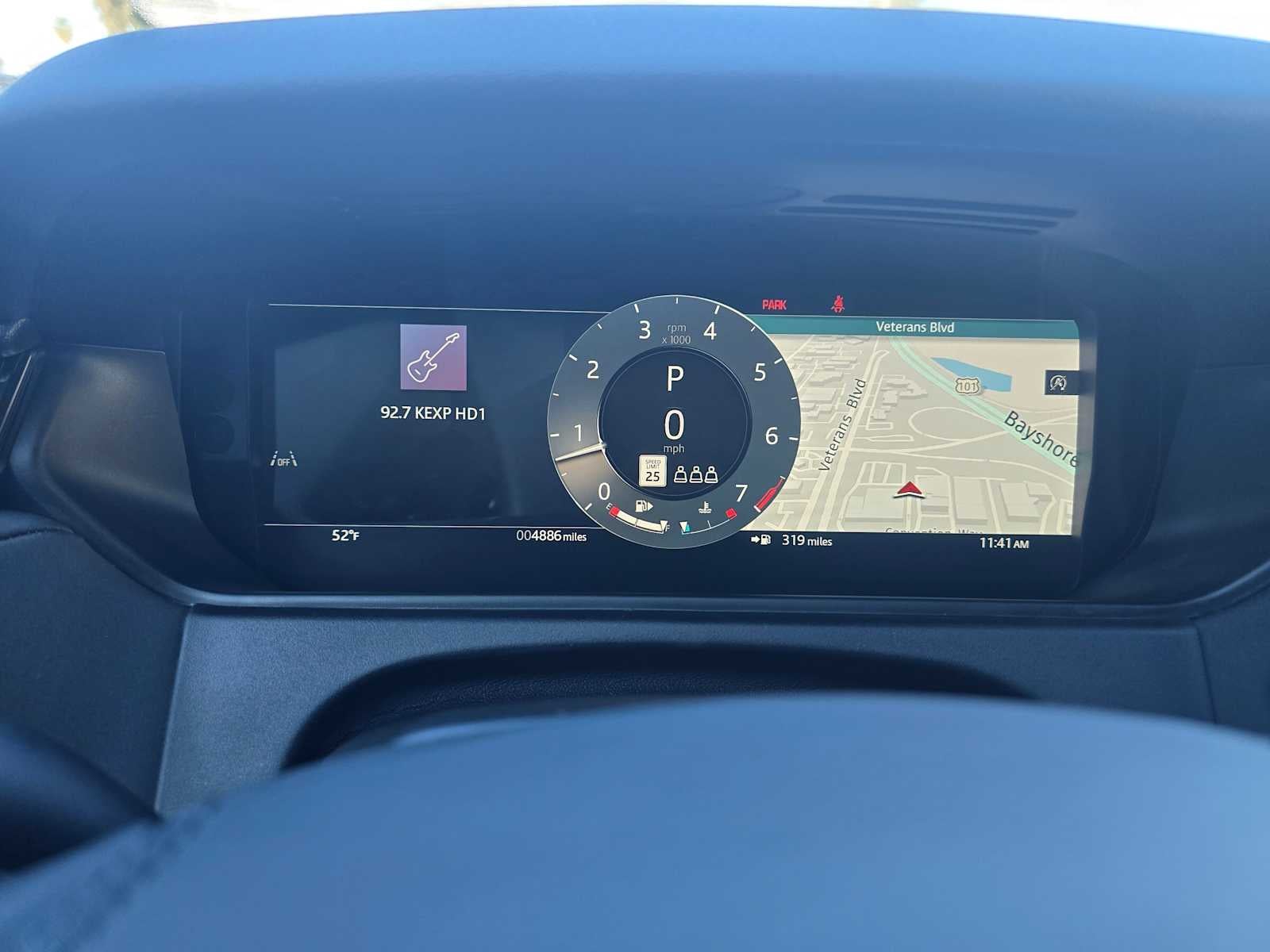 2025 Land Rover Range Rover Velar Dynamic SE