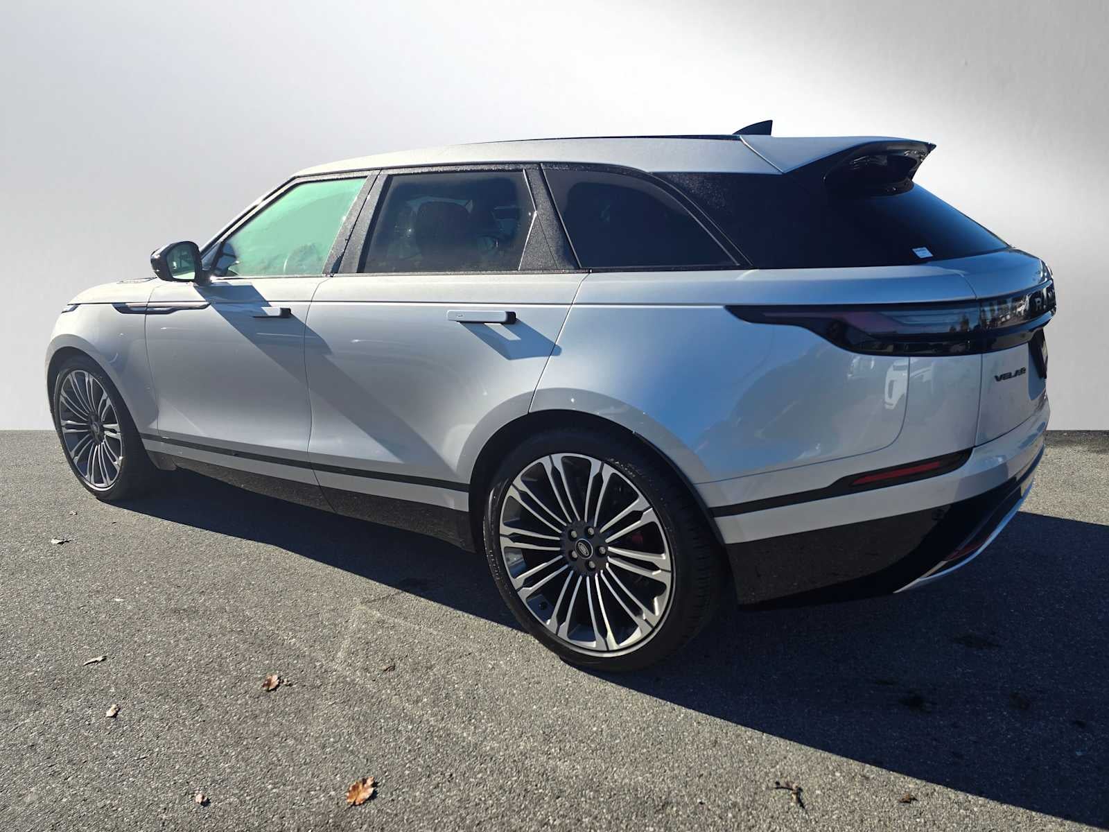 2025 Land Rover Range Rover Velar Dynamic SE