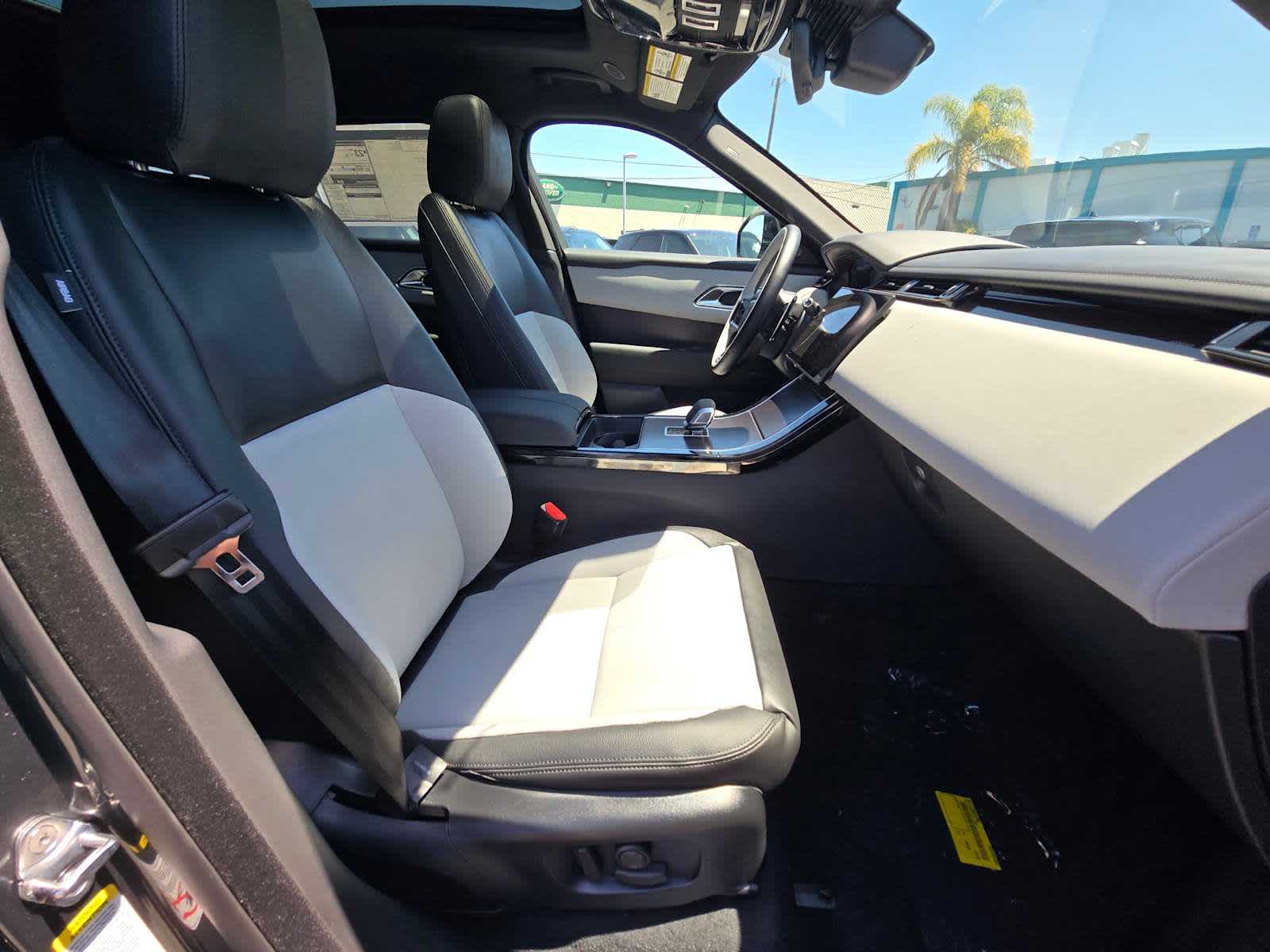 2026 Land Rover Range Rover Velar Dynamic SE