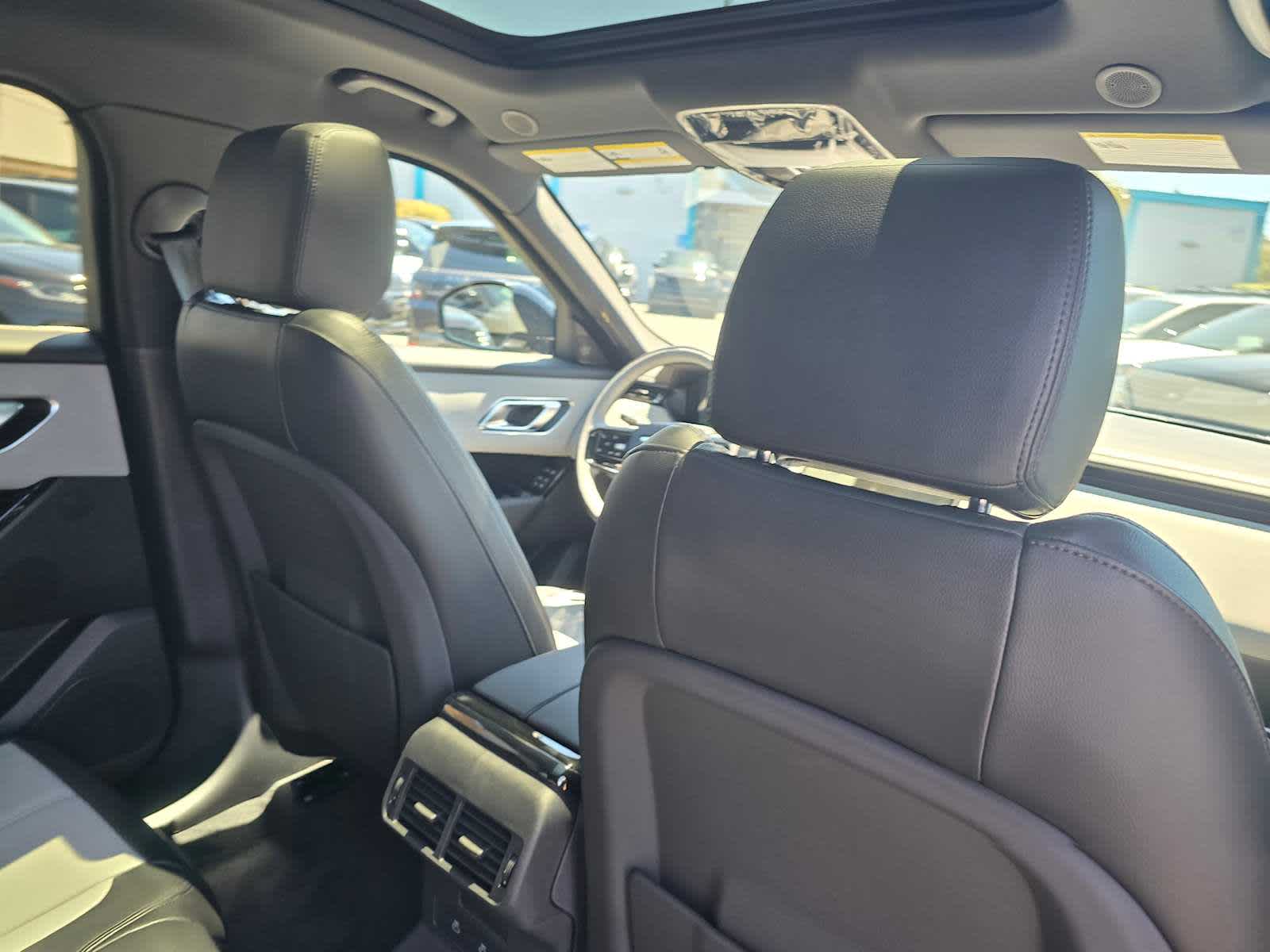 2026 Land Rover Range Rover Velar Dynamic SE