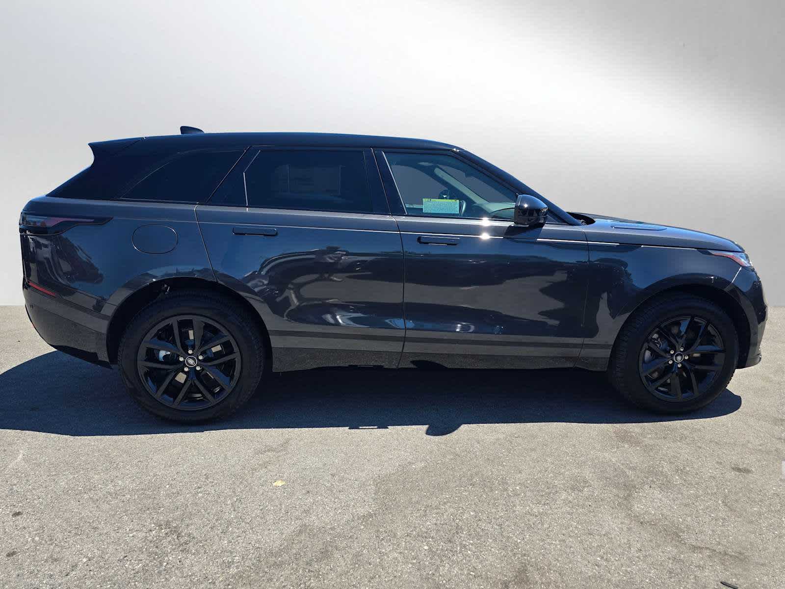 2026 Land Rover Range Rover Velar Dynamic SE
