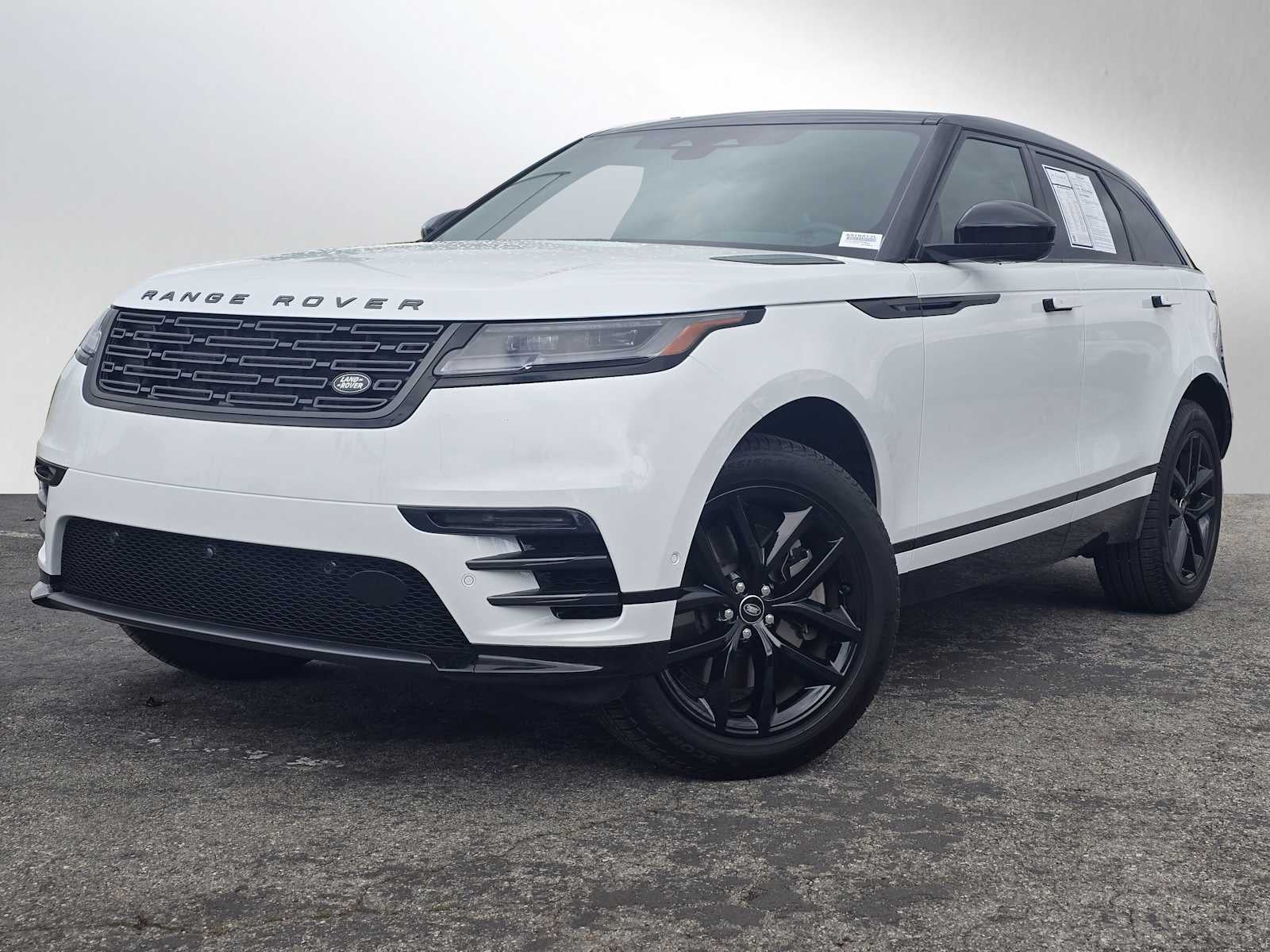 2026 Land Rover Range Rover Velar Dynamic SE