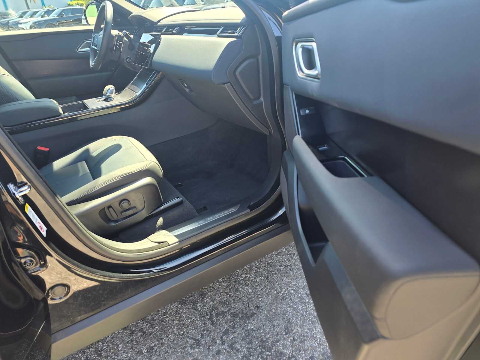 2026 Land Rover Range Rover Velar Dynamic SE