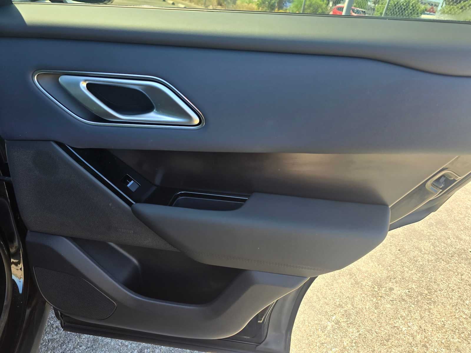 2026 Land Rover Range Rover Velar Dynamic SE