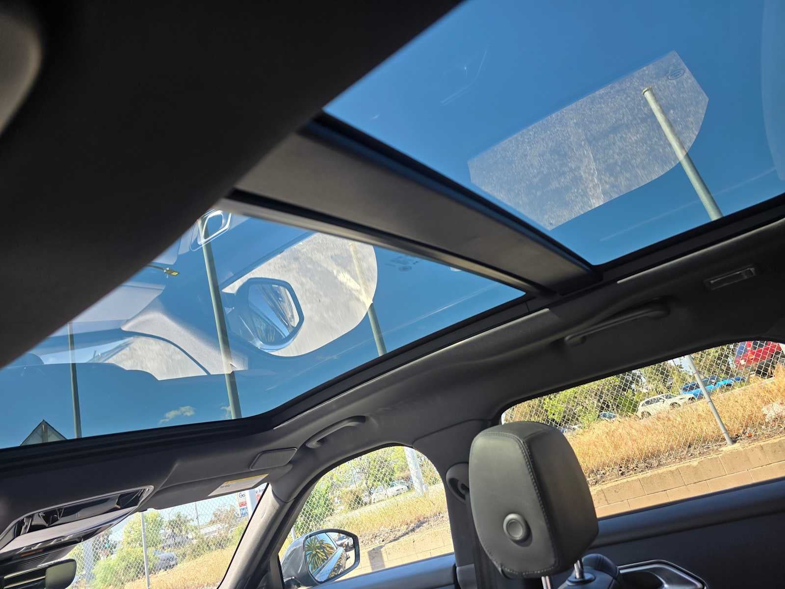 2026 Land Rover Range Rover Velar Dynamic SE