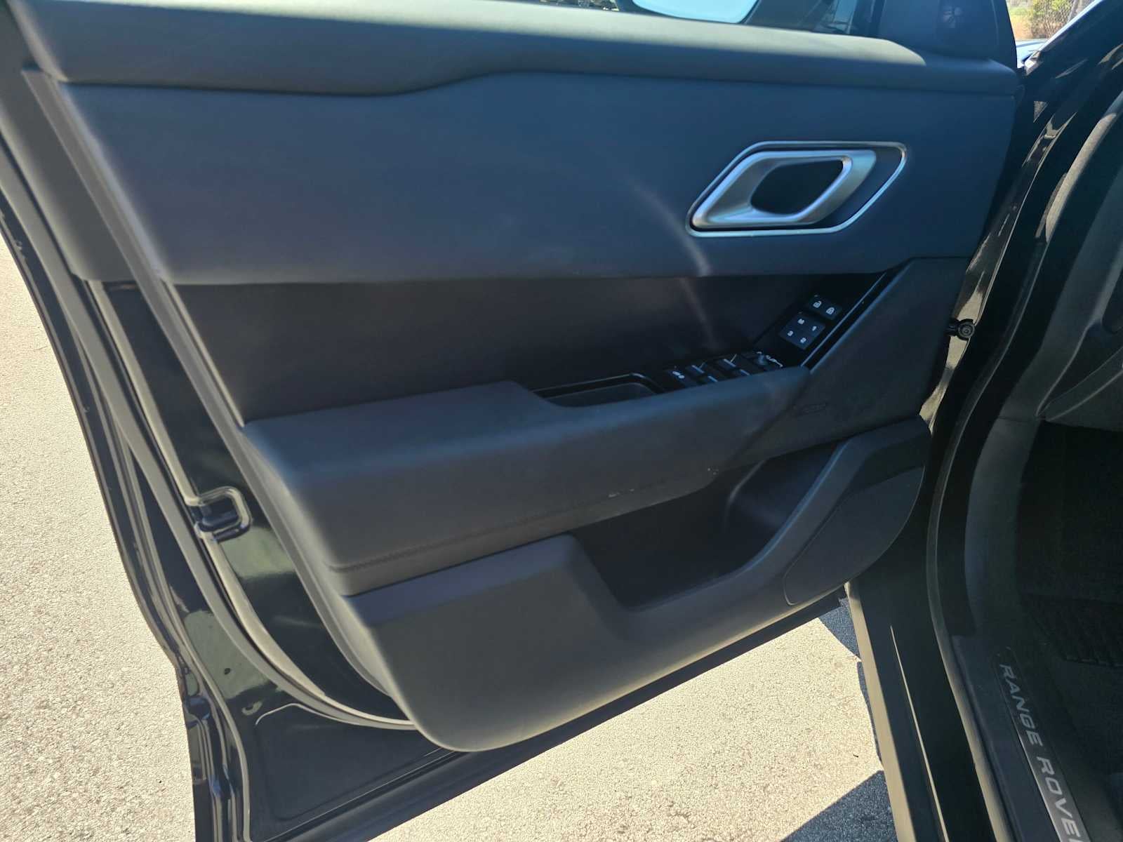 2026 Land Rover Range Rover Velar Dynamic SE