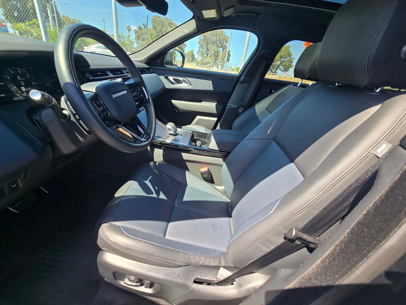 2026 Land Rover Range Rover Velar Dynamic SE