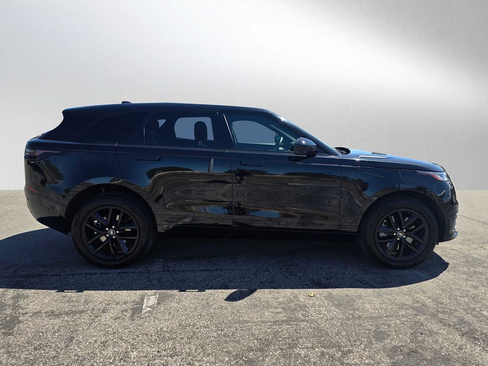 2026 Land Rover Range Rover Velar Dynamic SE