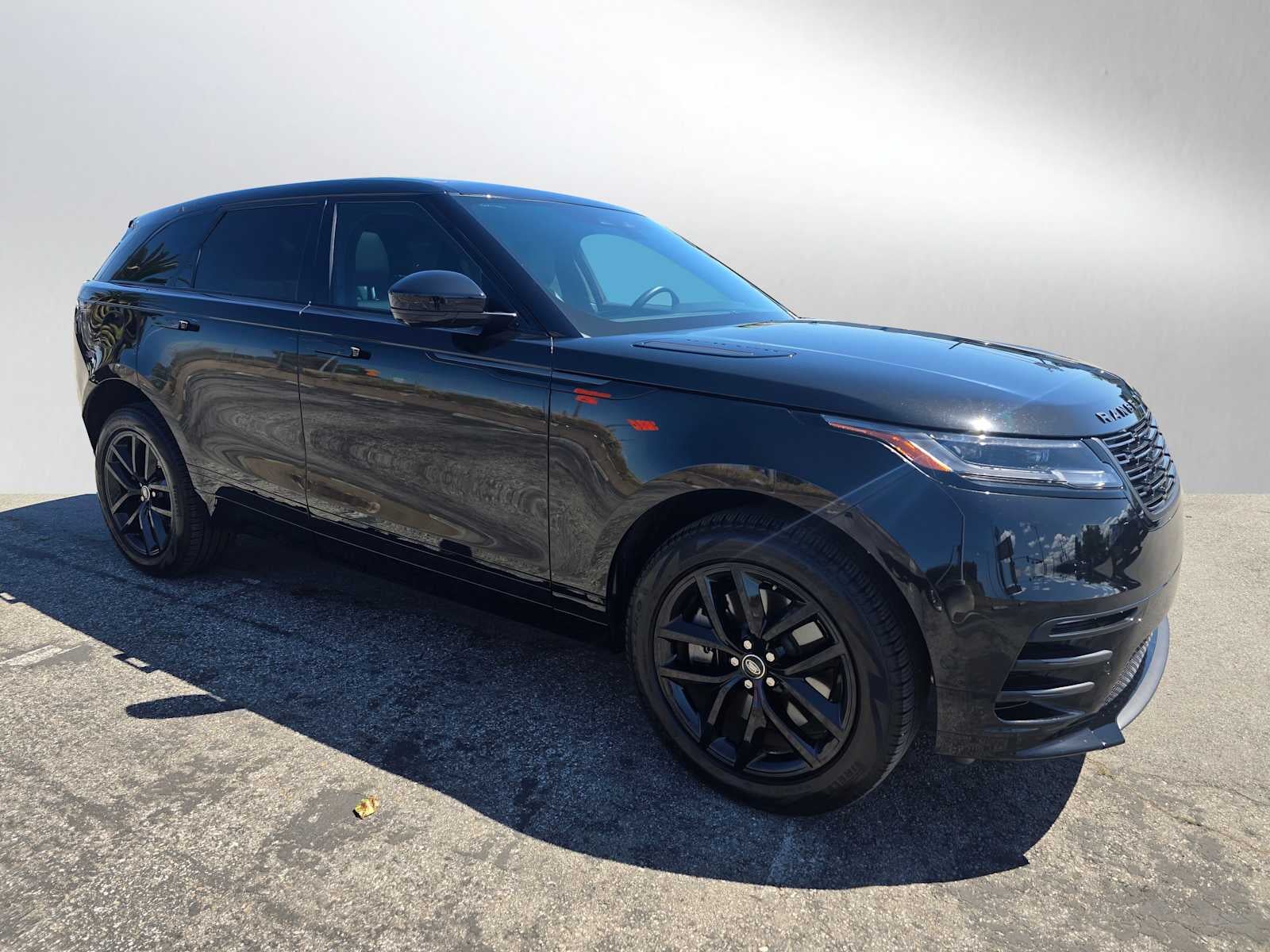 2026 Land Rover Range Rover Velar Dynamic SE