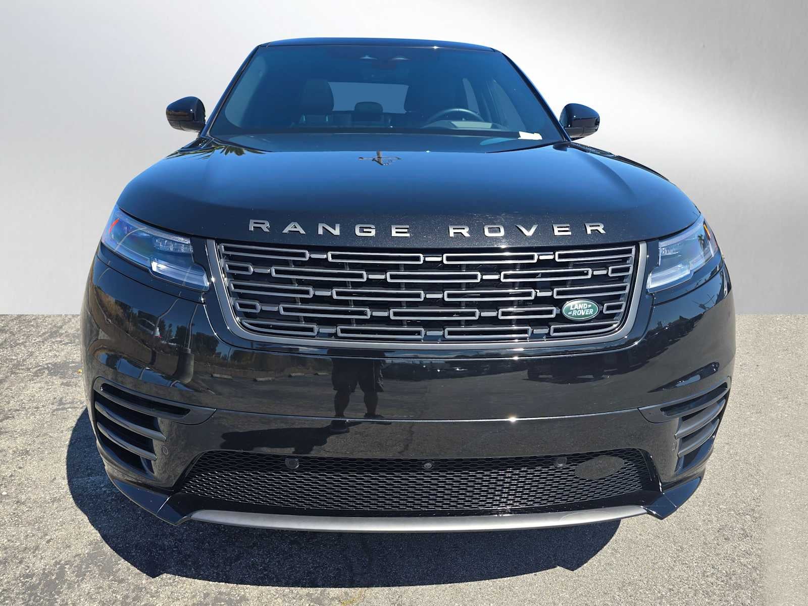 2026 Land Rover Range Rover Velar Dynamic SE