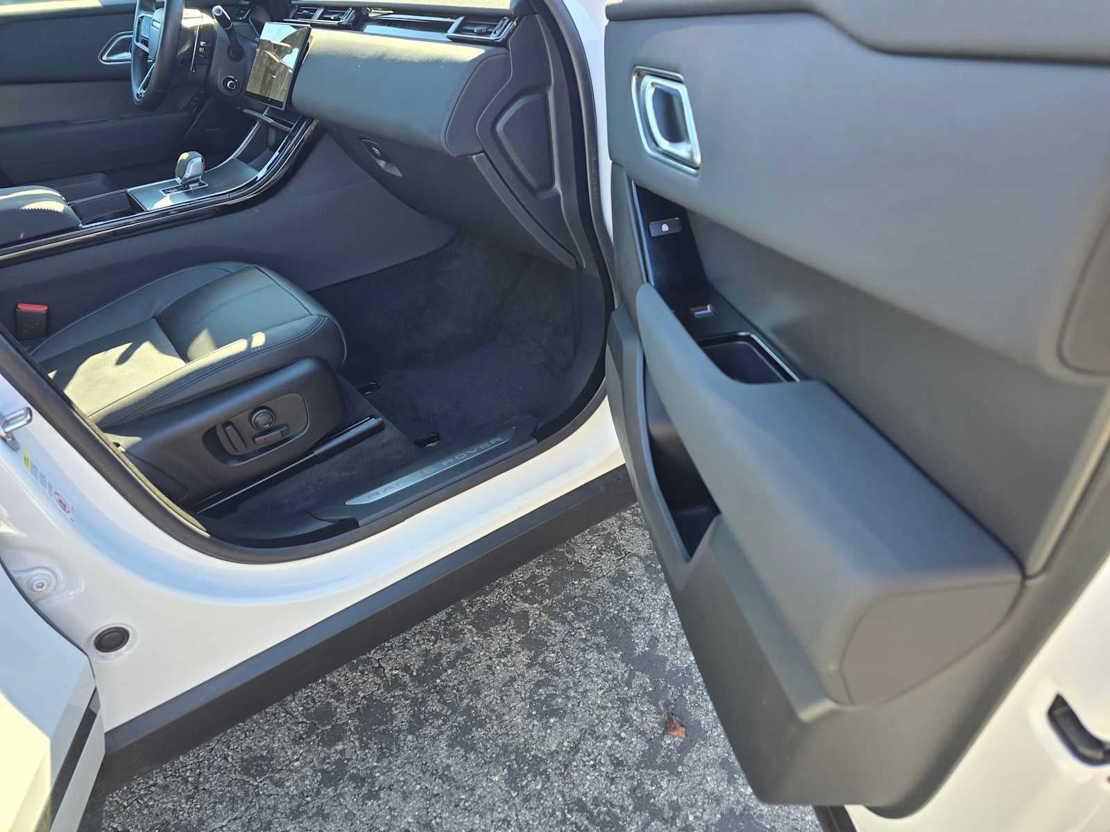 2025 Land Rover Range Rover Velar Dynamic SE