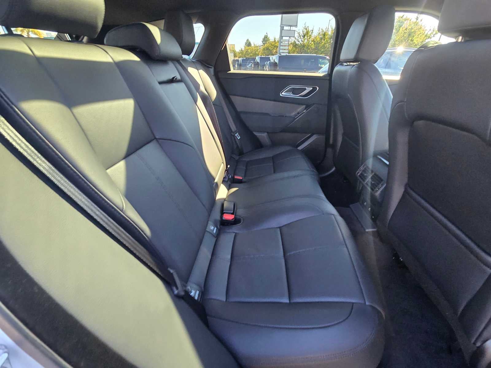 2025 Land Rover Range Rover Velar Dynamic SE