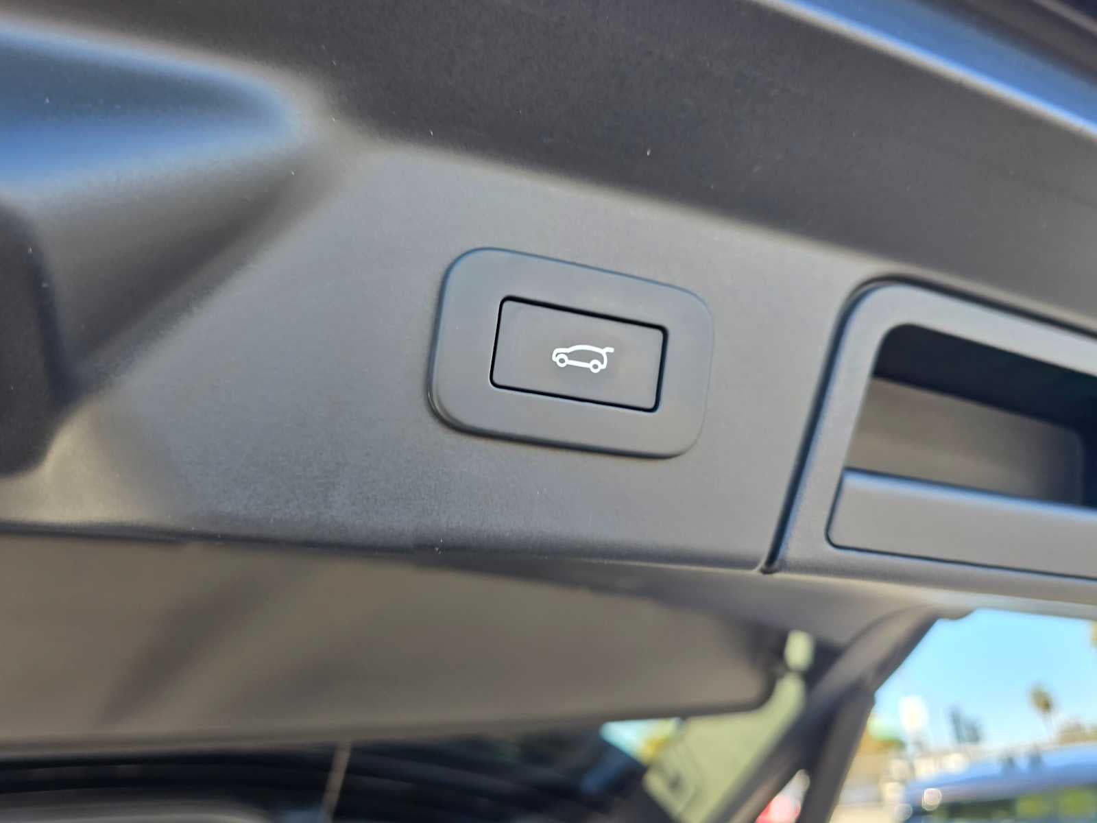 2025 Land Rover Range Rover Velar Dynamic SE