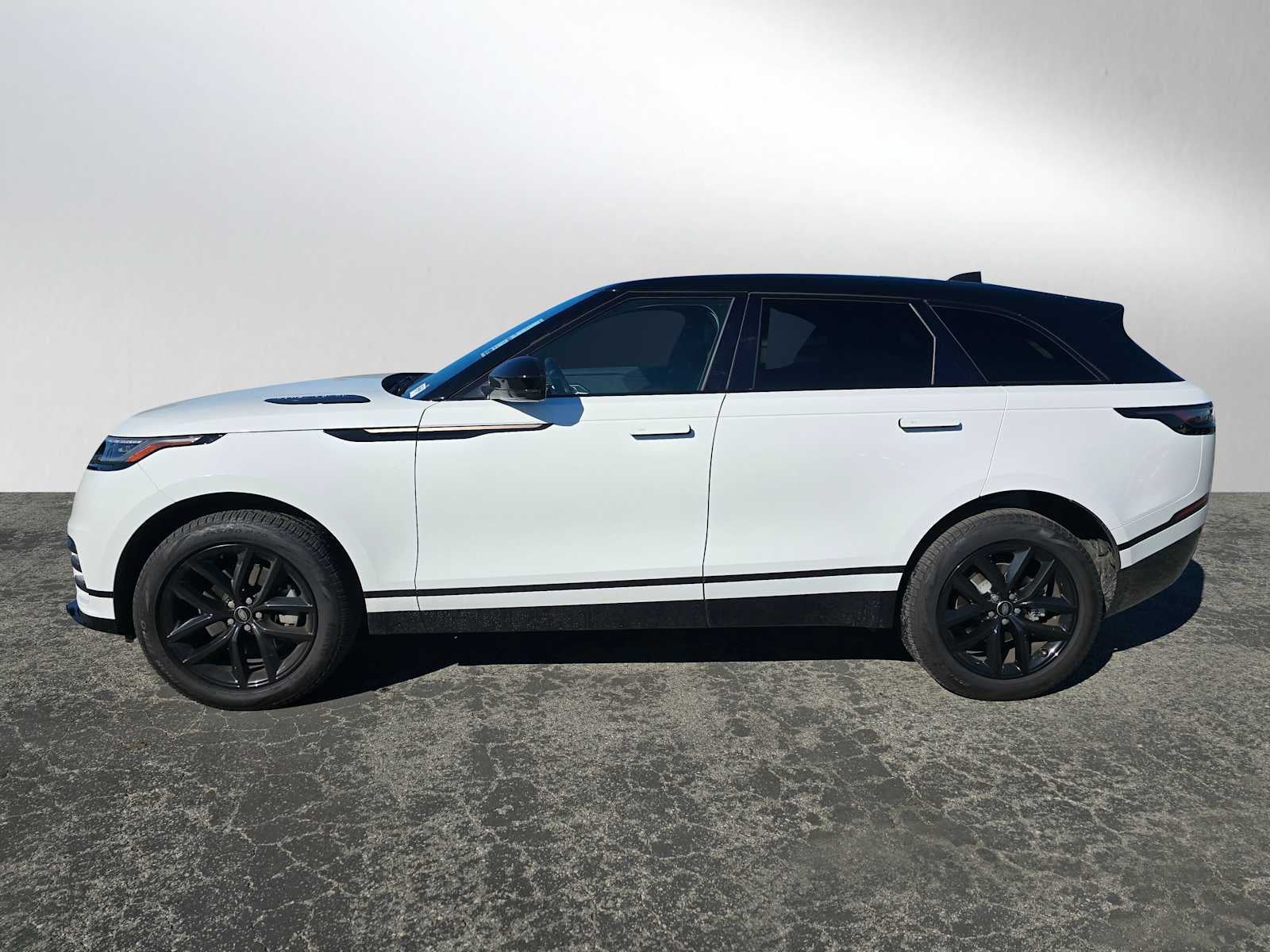 2025 Land Rover Range Rover Velar Dynamic SE