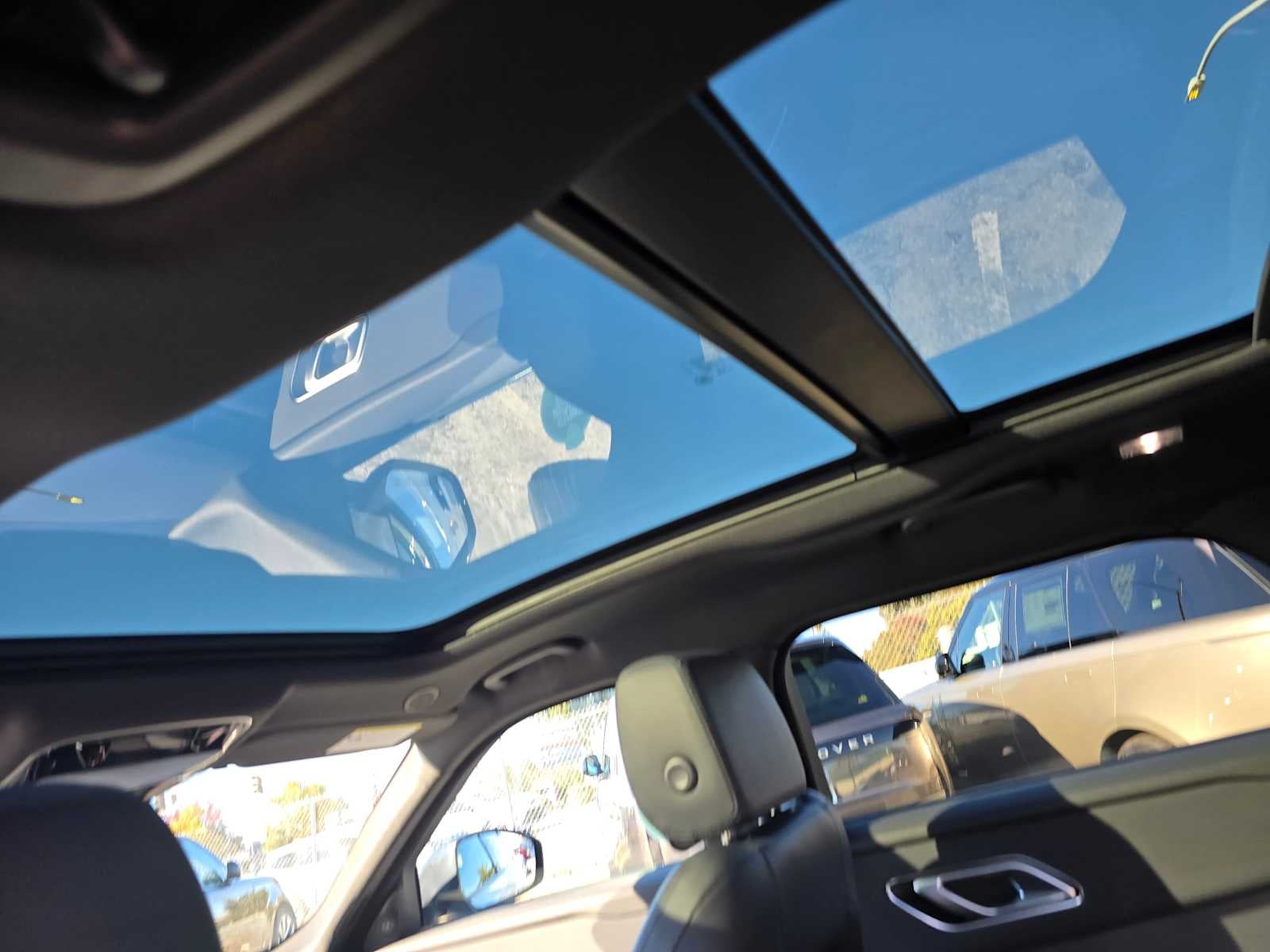 2025 Land Rover Range Rover Velar Dynamic SE