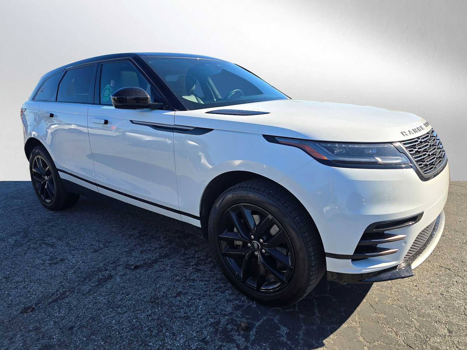 2025 Land Rover Range Rover Velar Dynamic SE