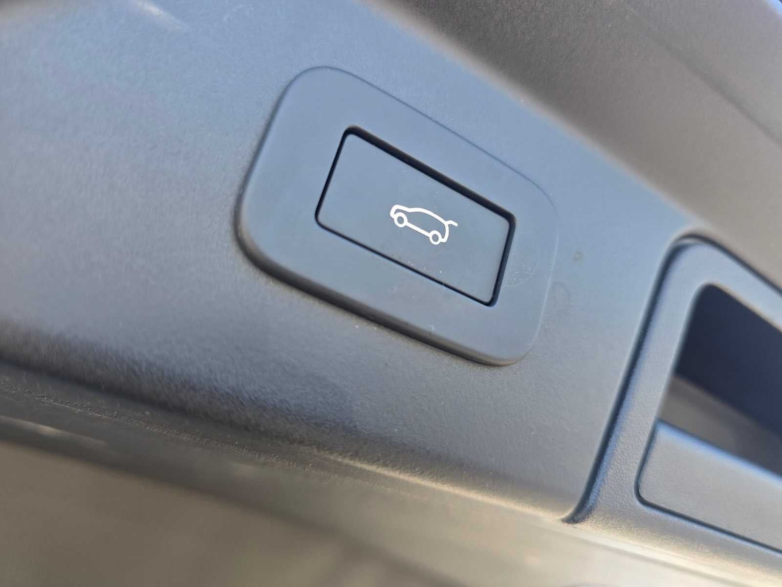 2026 Land Rover Range Rover Velar Dynamic SE