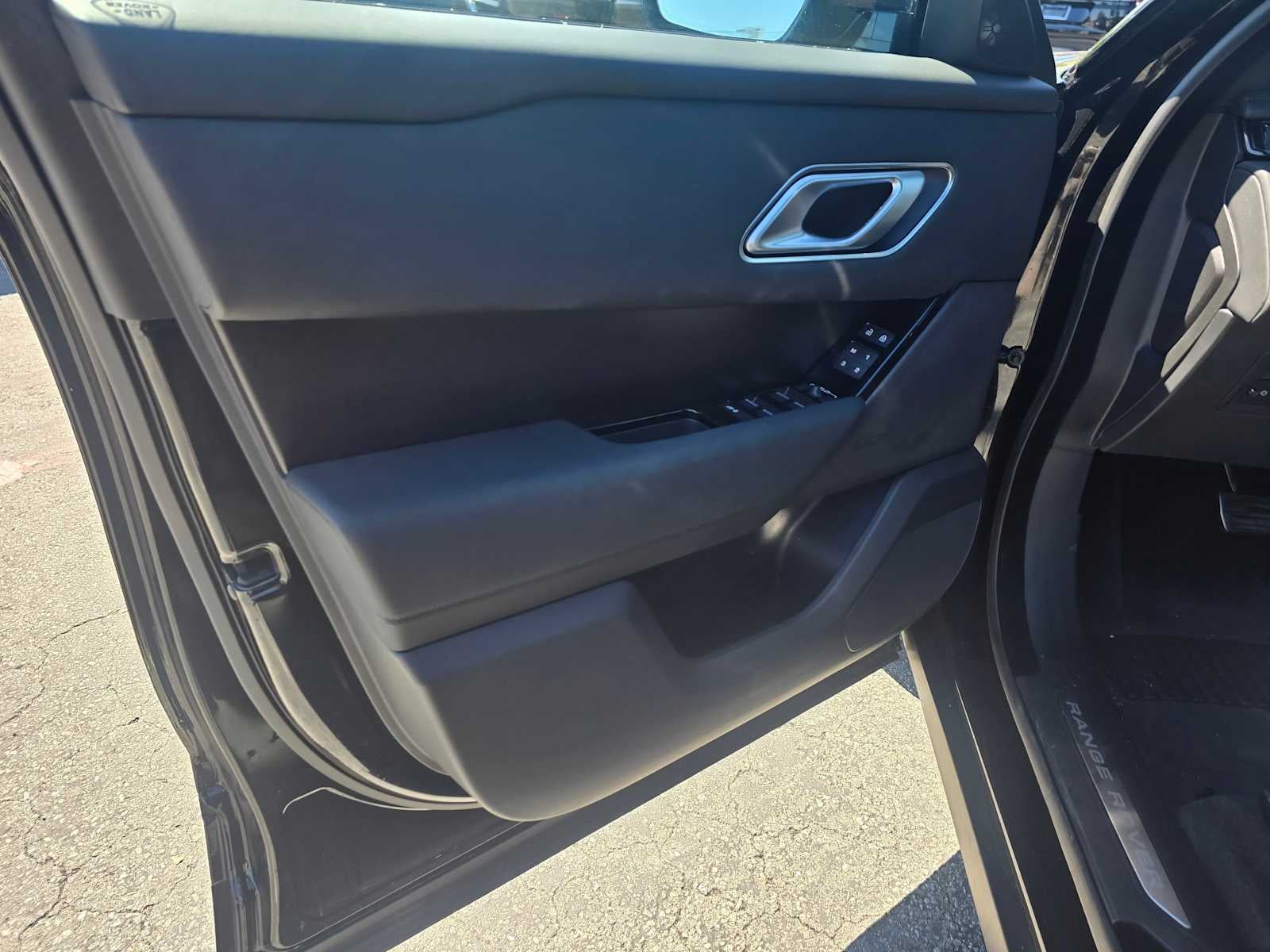 2026 Land Rover Range Rover Velar Dynamic SE