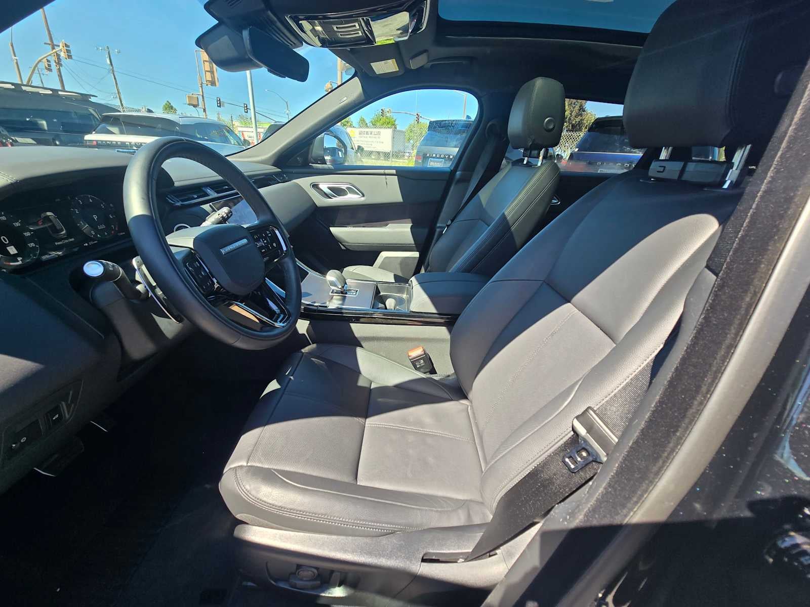 2026 Land Rover Range Rover Velar Dynamic SE