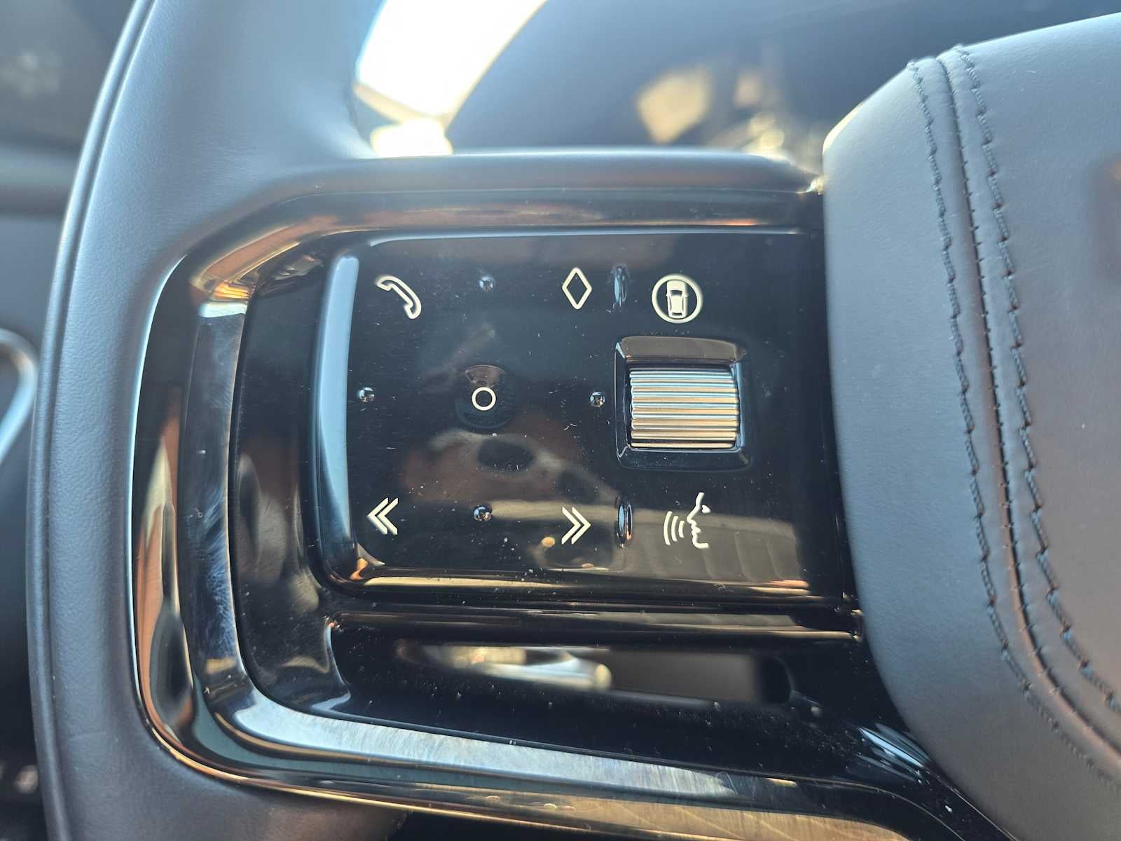 2026 Land Rover Range Rover Velar Dynamic SE