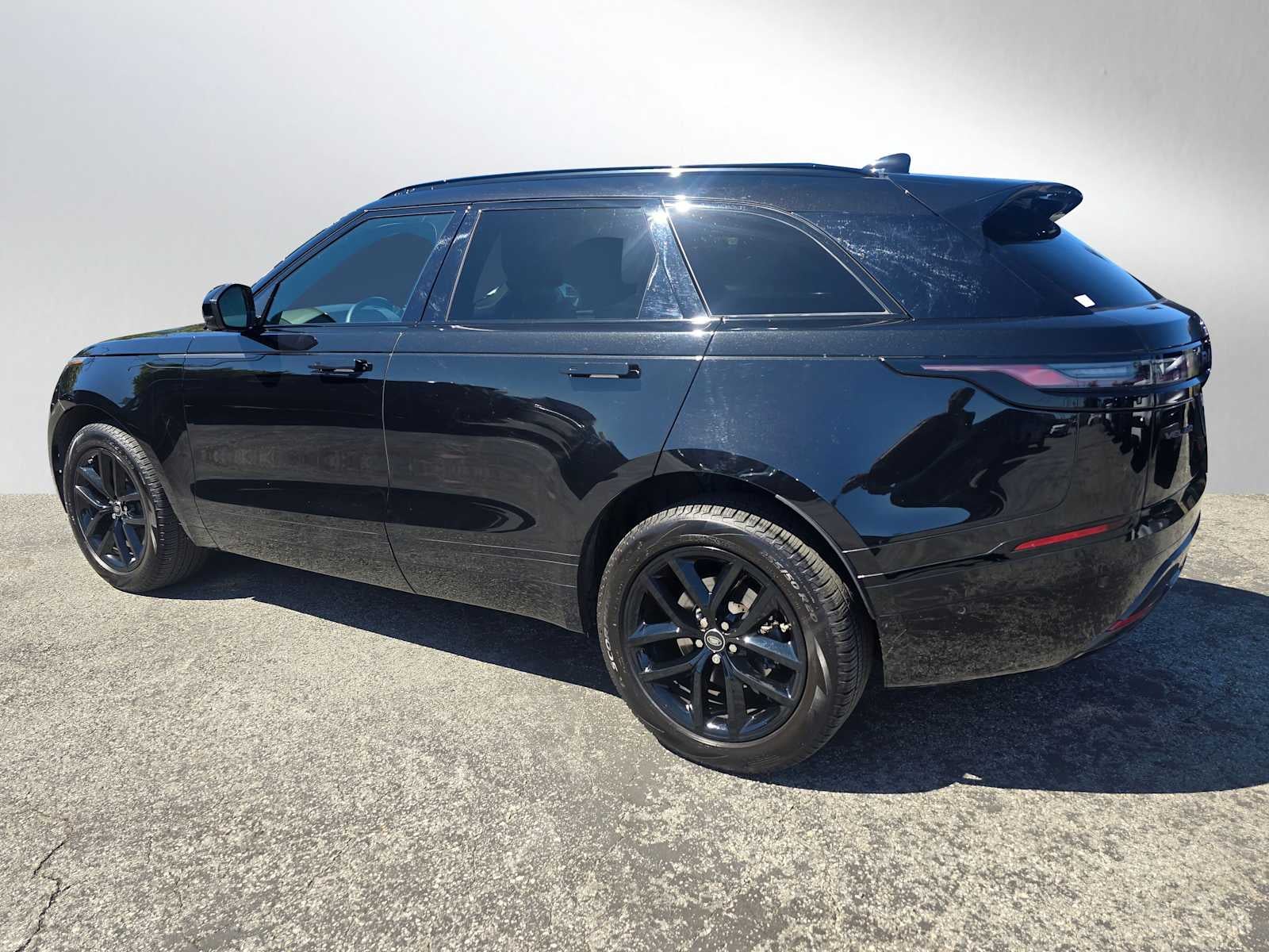 2026 Land Rover Range Rover Velar Dynamic SE