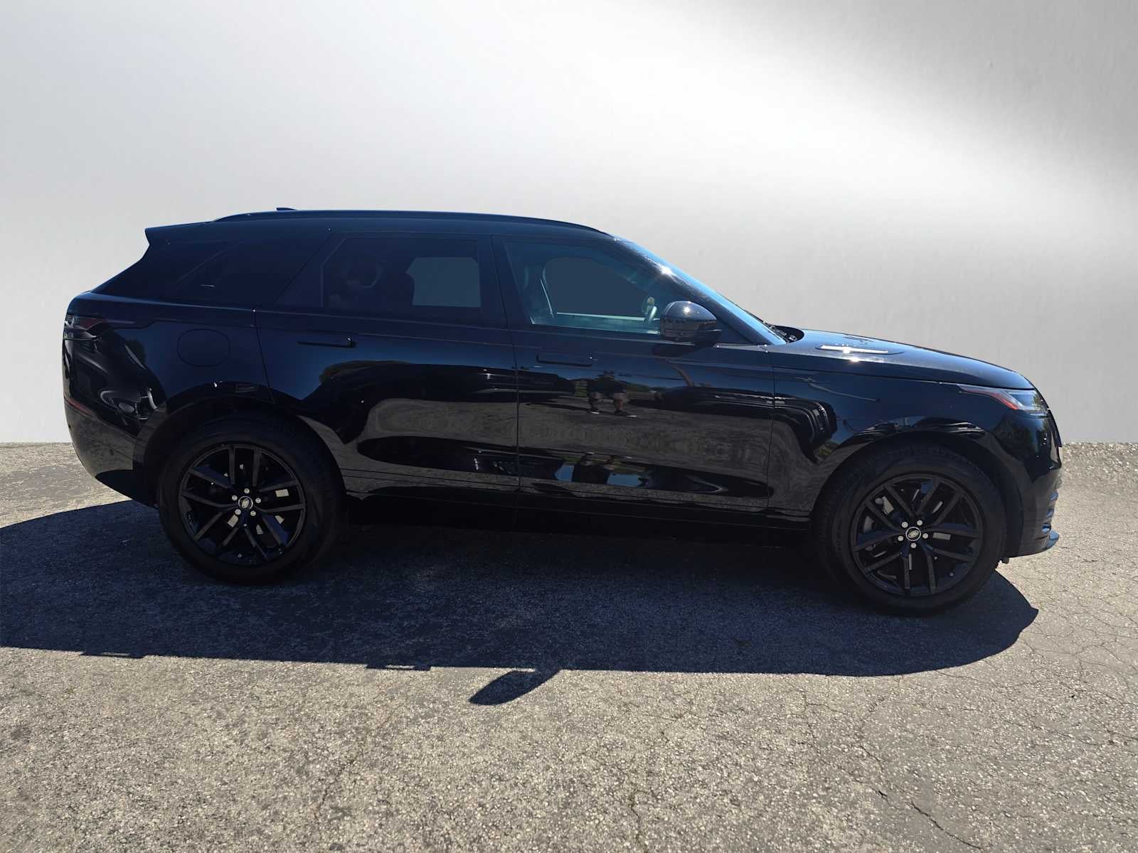 2026 Land Rover Range Rover Velar Dynamic SE