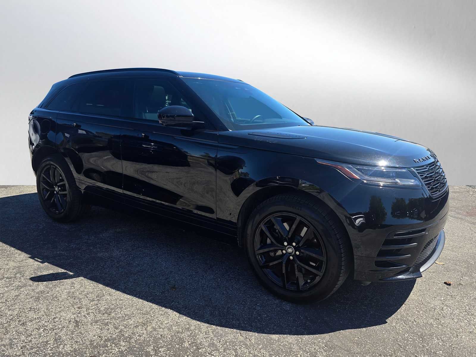 2026 Land Rover Range Rover Velar Dynamic SE