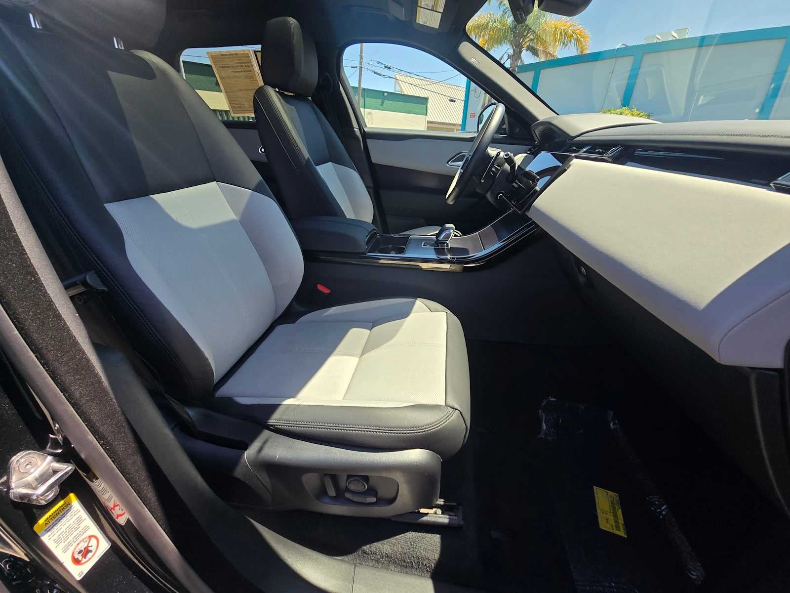 2026 Land Rover Range Rover Velar Dynamic SE