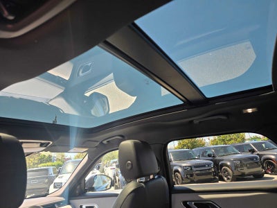 2026 Land Rover Range Rover Velar Dynamic SE