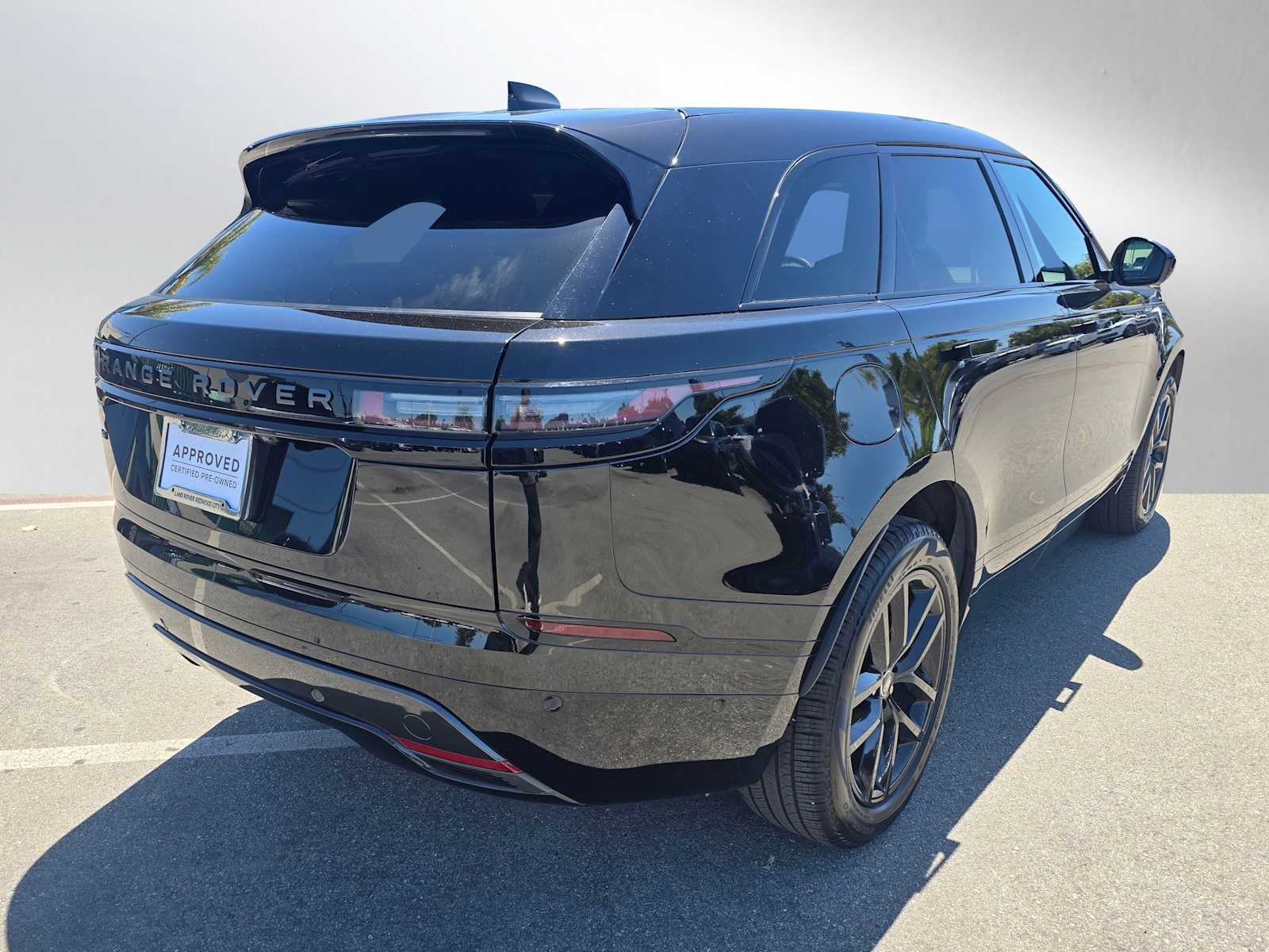 2026 Land Rover Range Rover Velar Dynamic SE