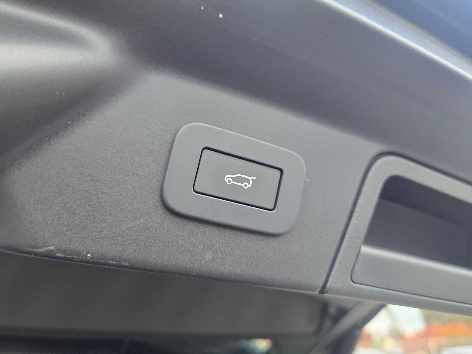 2025 Land Rover Range Rover Velar Dynamic SE