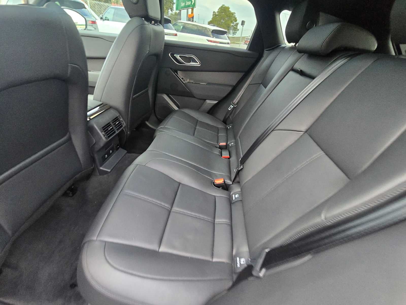 2025 Land Rover Range Rover Velar Dynamic SE