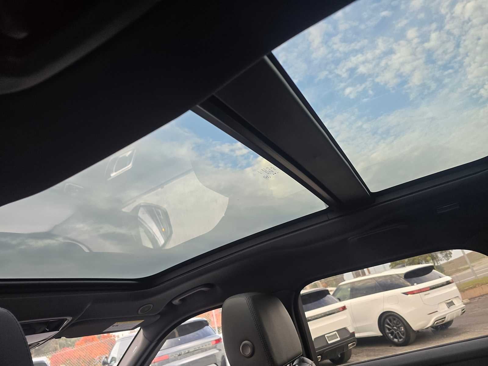 2025 Land Rover Range Rover Velar Dynamic SE