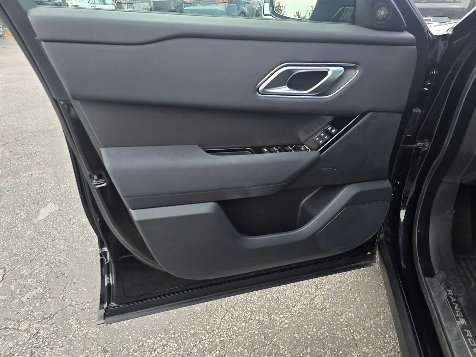 2025 Land Rover Range Rover Velar Dynamic SE