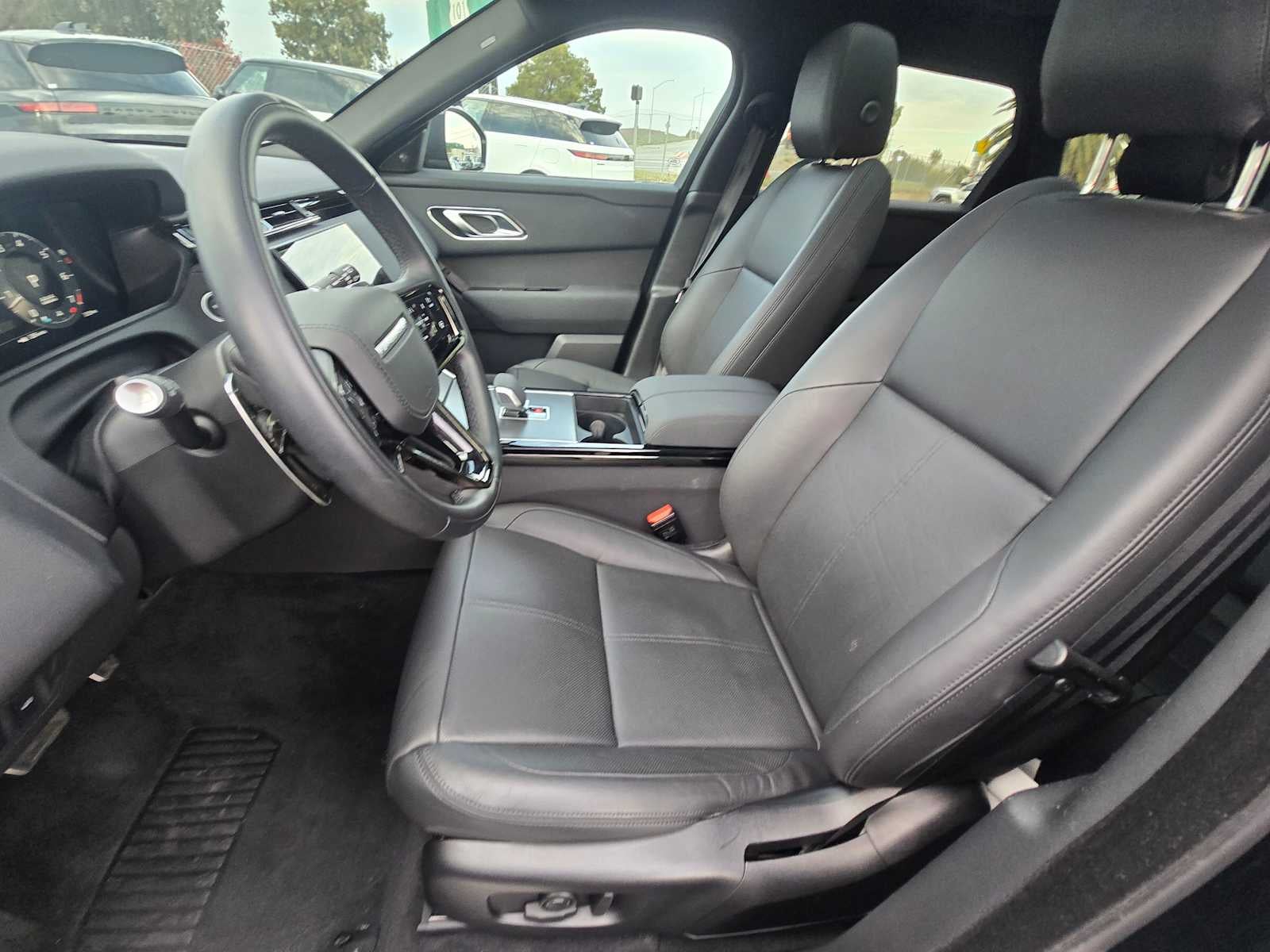 2025 Land Rover Range Rover Velar Dynamic SE