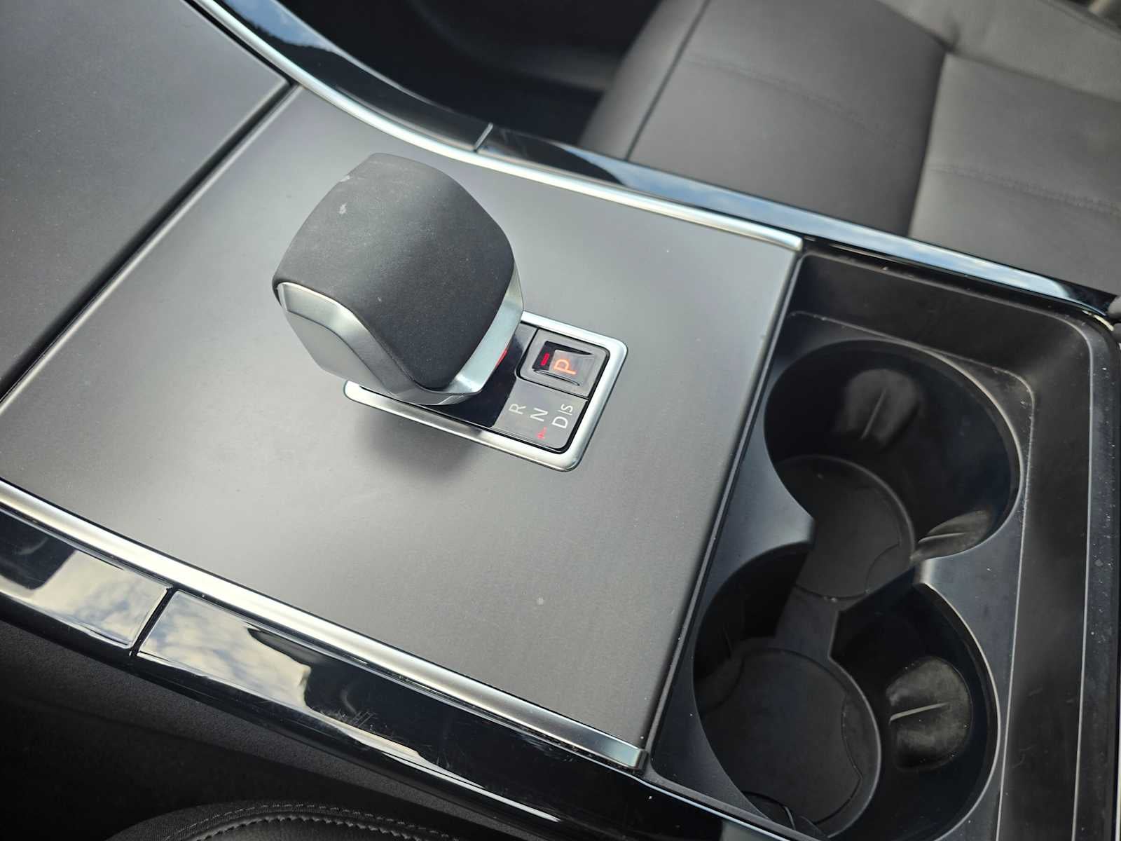 2025 Land Rover Range Rover Velar Dynamic SE